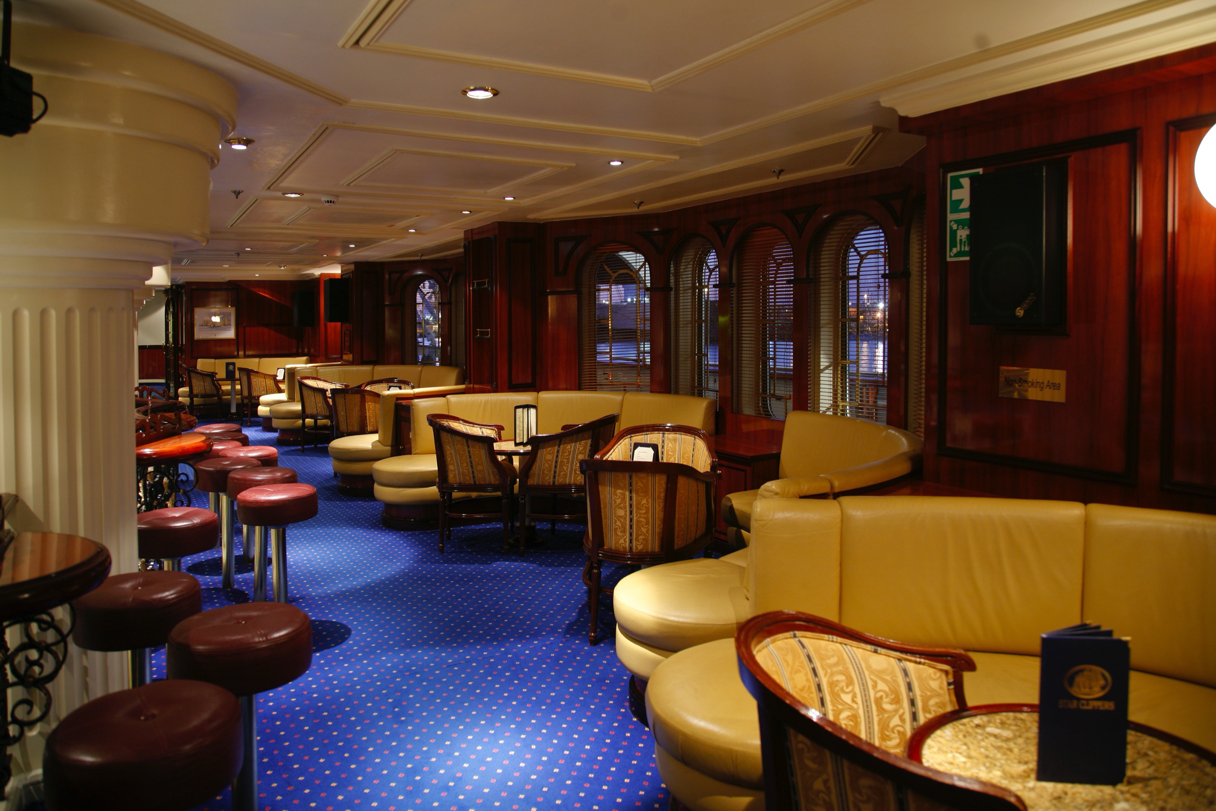 Royal Clipper - Observation Lounge 
